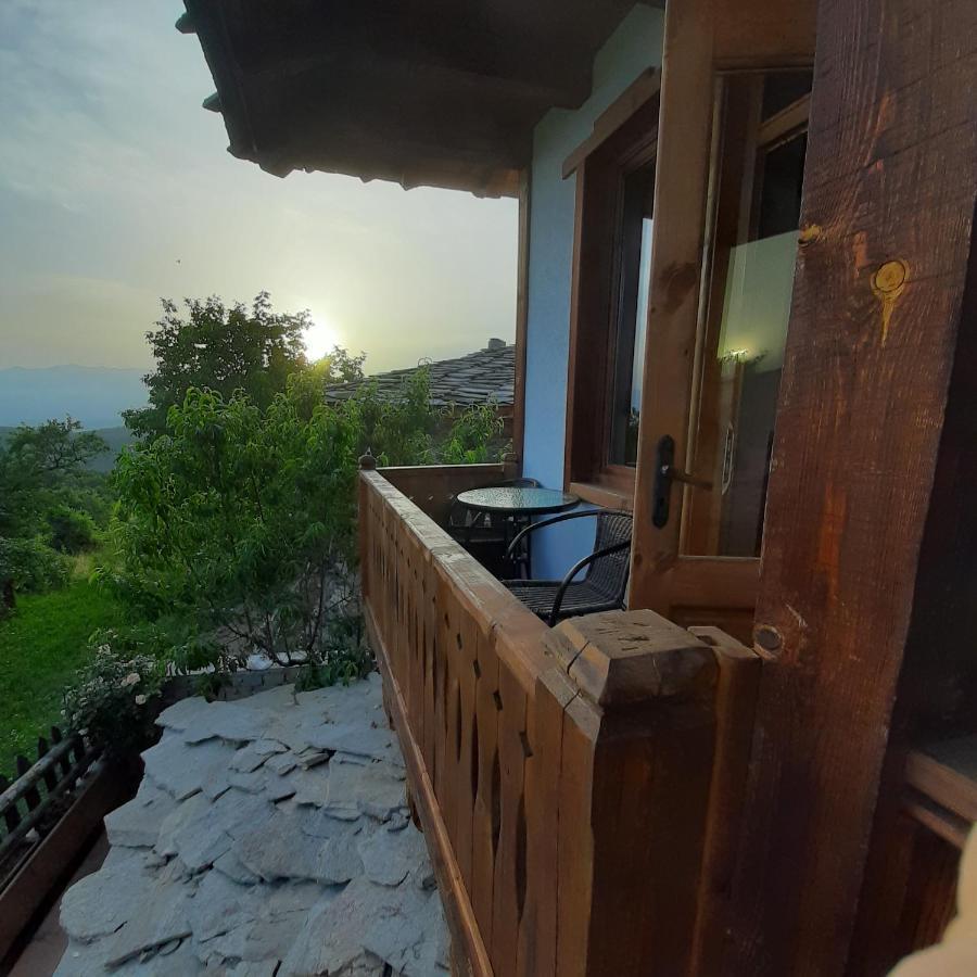Семеен Хотел Скендерова Къща Lešten Exteriér fotografie