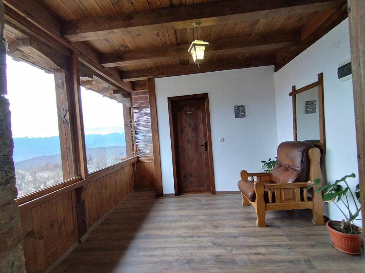 Семеен Хотел Скендерова Къща Lešten Exteriér fotografie