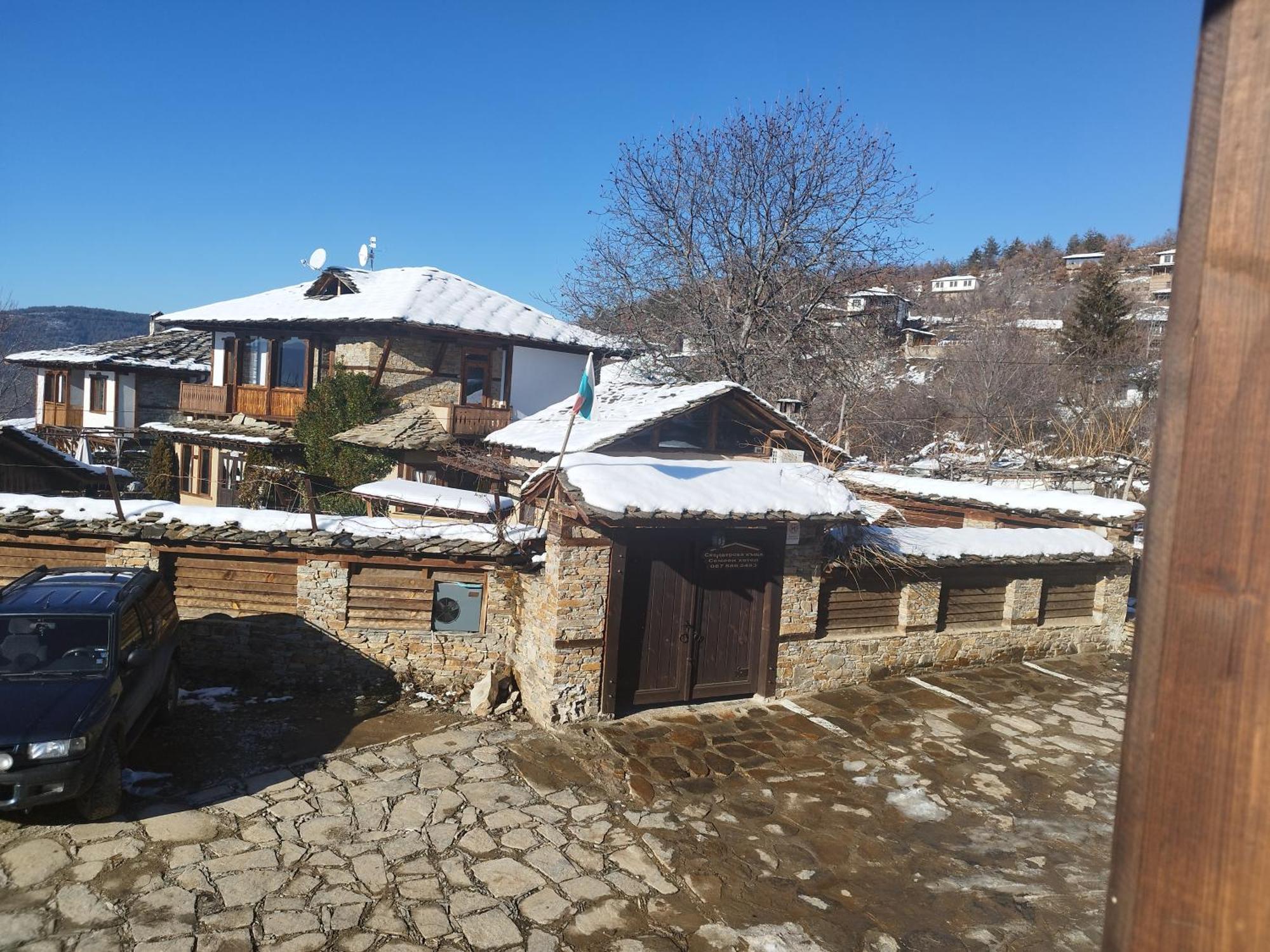Семеен Хотел Скендерова Къща Lešten Exteriér fotografie